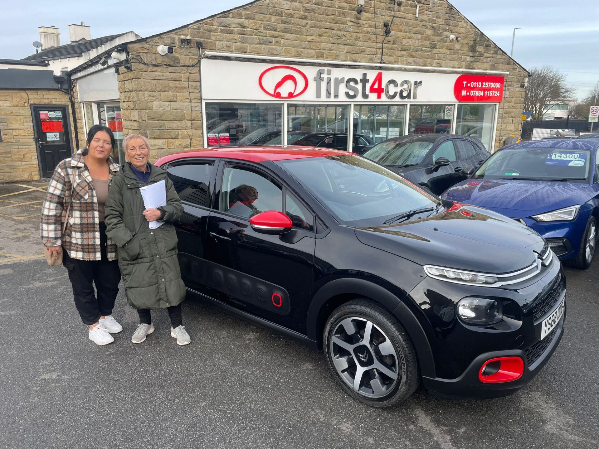 Karen and her daughter from Leeds collecting their new Citroen.