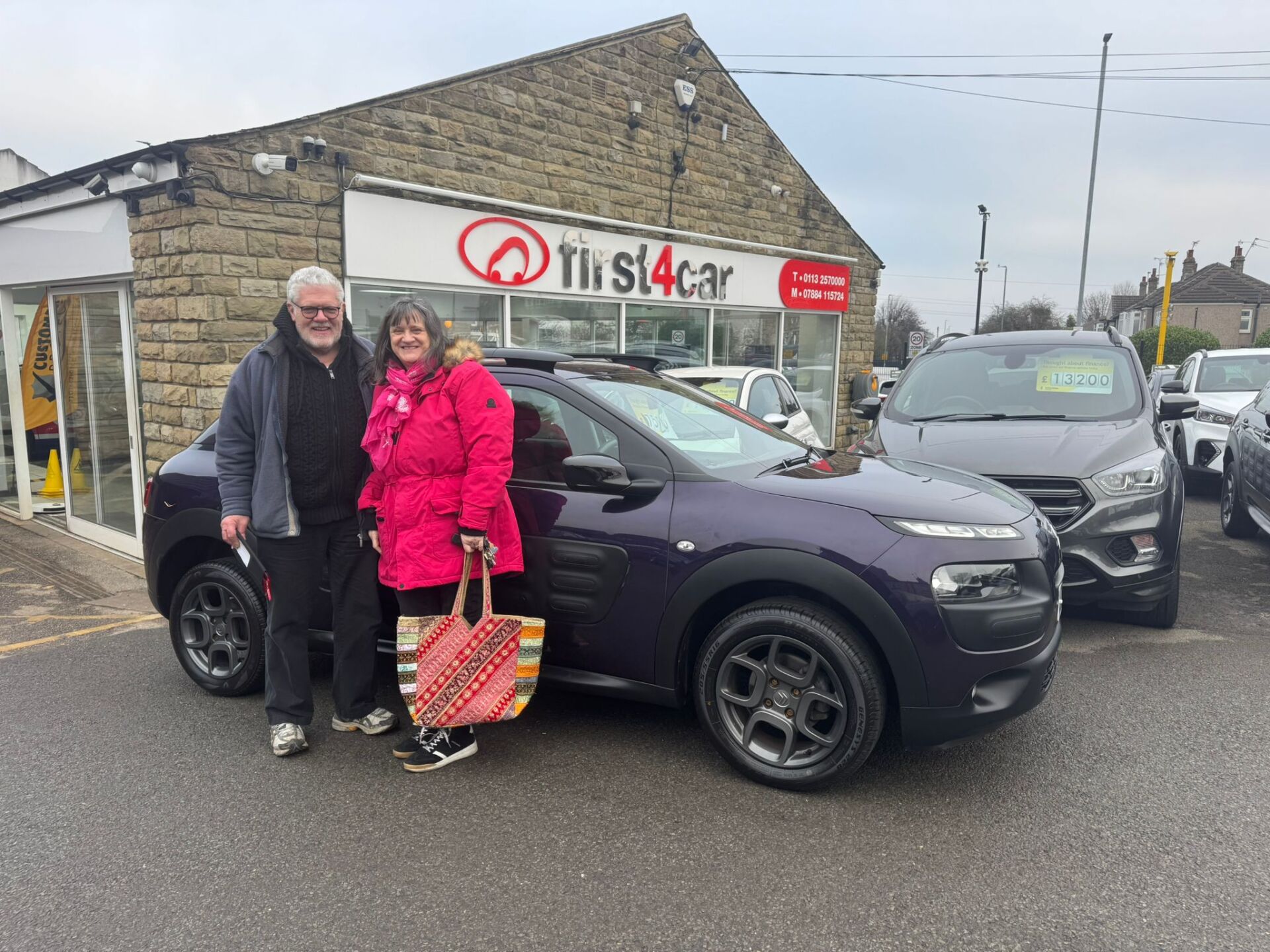 Janet and Ian from Liversedge collecting their new Citroen C4 Cactus.