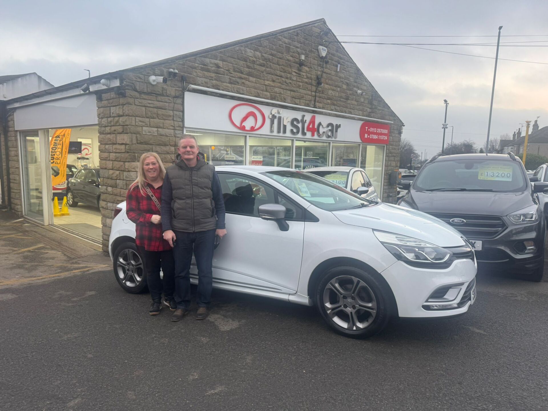 Steve and his wife Tracey from Leeds Collecting their new Renault Clio.