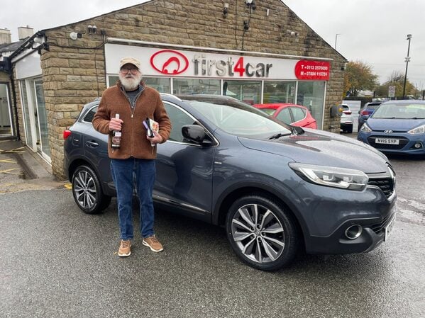 Peter from Leeds Collecting his new Renault Kadjar.