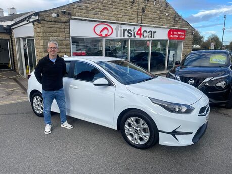 Tom from Leeds collecting his new Kia Ceed