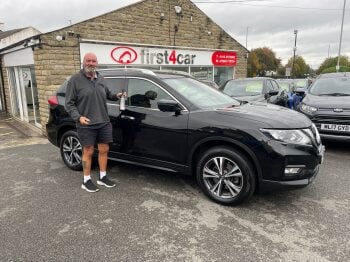 Paul from Leeds collecting his new Nissan X-Trail.