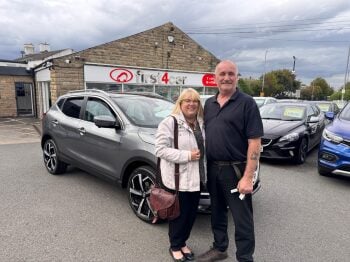 Richard and his Wife from Leeds Collecting their new Nissan Qashqai.