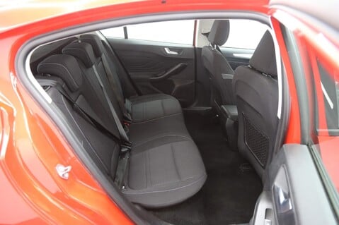 Ford Focus ZETEC 22