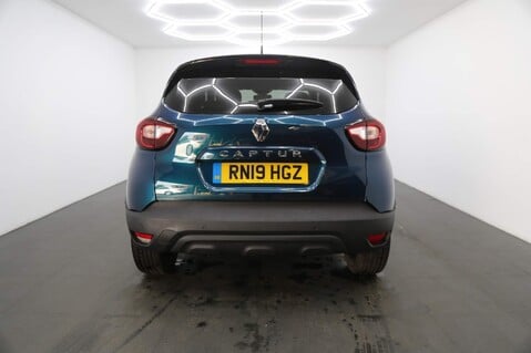 Renault Captur ICONIC TCE 8