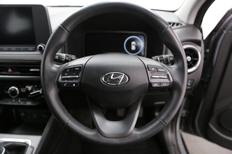 Hyundai KONA T-GDI SE CONNECT 15