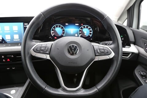 Volkswagen Golf LIFE TSI 10