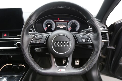 Audi A4 AVANT TDI S LINE BLACK EDITION 10