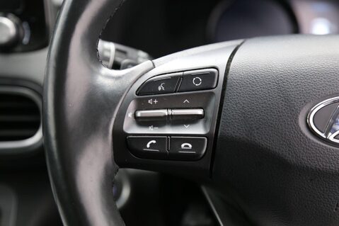 Hyundai KONA PREMIUM SE 11