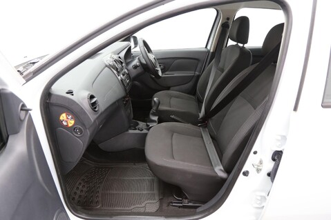 Dacia Sandero ESSENTIAL SCE 18