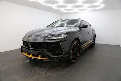 Lamborghini Urus 4.0 V8 BiTurbo Graphite Capsule Auto 4WD Euro 6 5dr 3