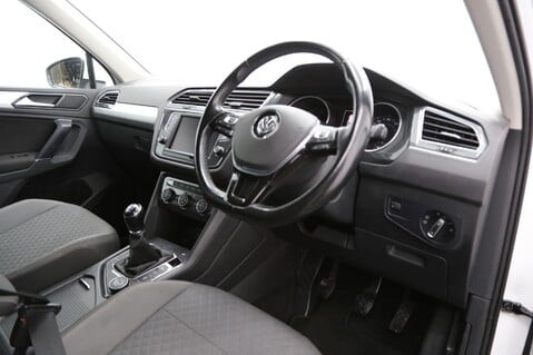 Volkswagen Tiguan SE NAV TDI BMT 4MOTION 21