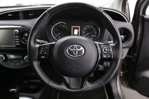 Toyota Yaris VVT-I DESIGN 10