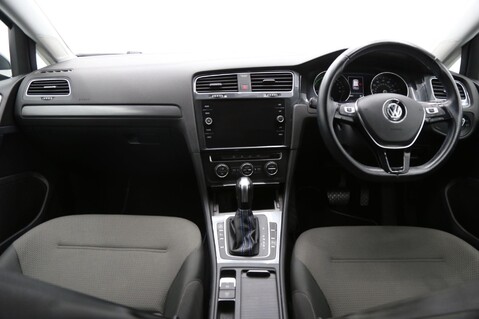 Volkswagen Golf E-GOLF 9