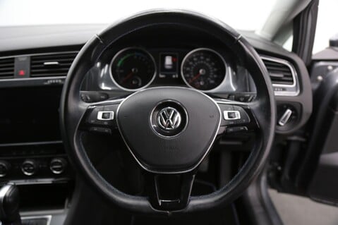 Volkswagen Golf E-GOLF 10