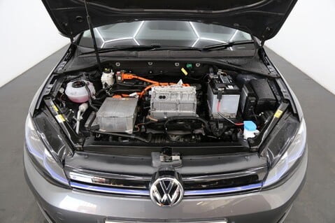 Volkswagen Golf E-GOLF 28