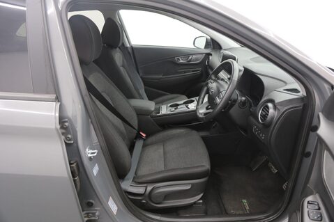 Hyundai KONA PREMIUM 19