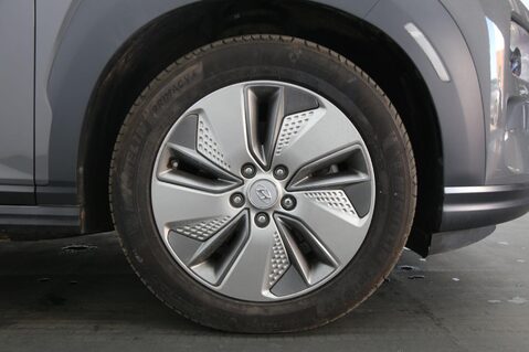 Hyundai KONA PREMIUM 24