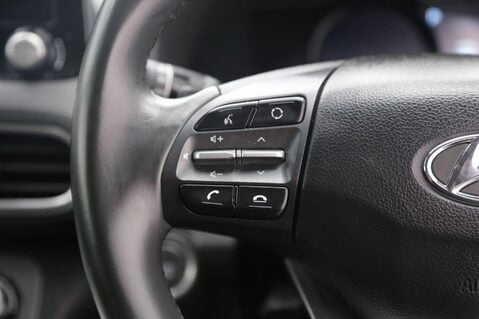 Hyundai KONA PREMIUM 15