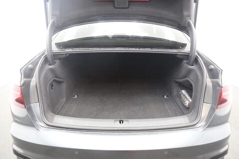 Audi A4 TFSI S LINE BLACK EDITION 26