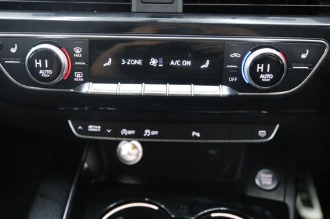 Audi A4 TFSI S LINE BLACK EDITION 18