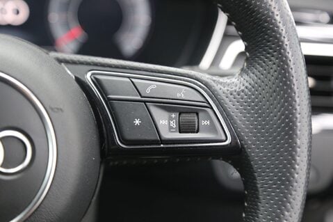 Audi A4 TFSI S LINE BLACK EDITION 12