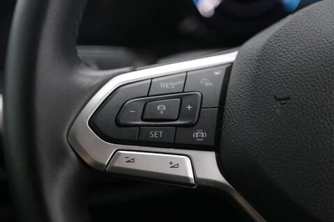Volkswagen Golf LIFE TDI 11