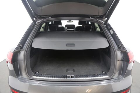 Audi E-Tron QUATTRO S LINE 25