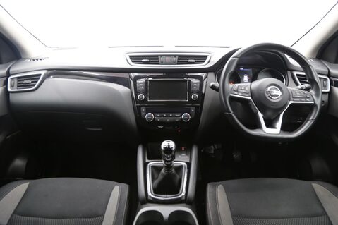 Nissan Qashqai DIG-T ACENTA PREMIUM 9