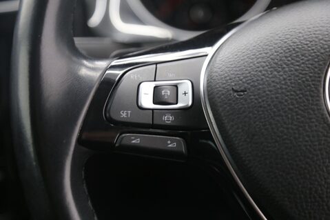 Volkswagen Golf GT TSI EVO DSG 11