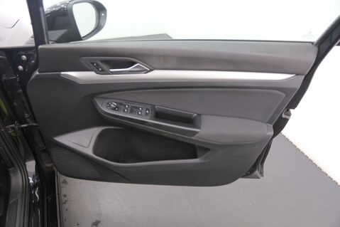 Volkswagen Golf LIFE TSI 18