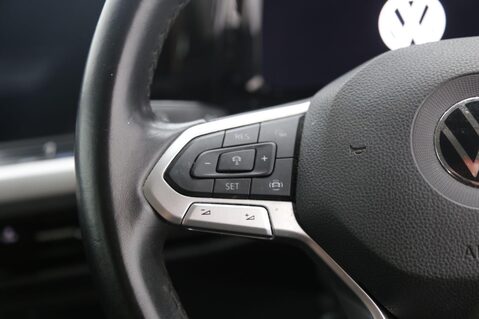 Volkswagen Golf LIFE TSI 11