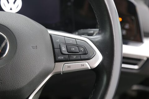 Volkswagen Golf LIFE TSI 12