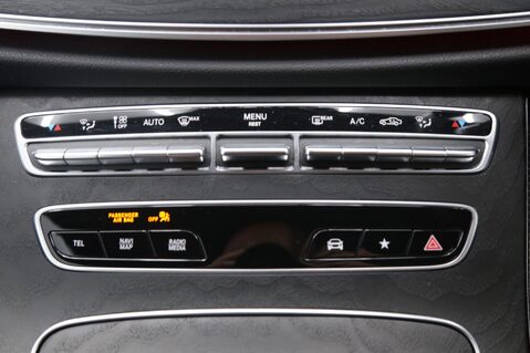 Mercedes-Benz E Class E 300 AMG LINE PREMIUM 17