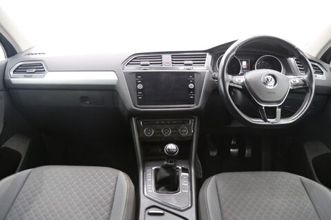 Volkswagen Tiguan SE NAV TSI 9