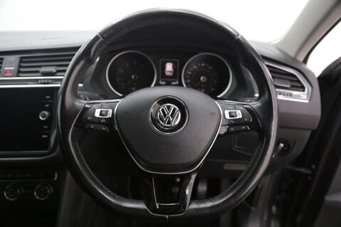 Volkswagen Tiguan SE NAV TSI 10
