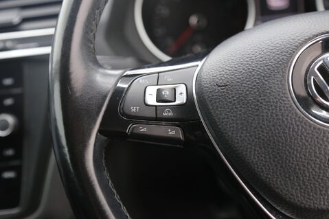 Volkswagen Tiguan SE NAV TSI 11
