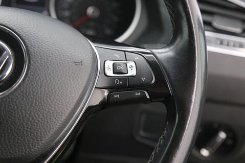 Volkswagen Tiguan SE NAV TSI 12