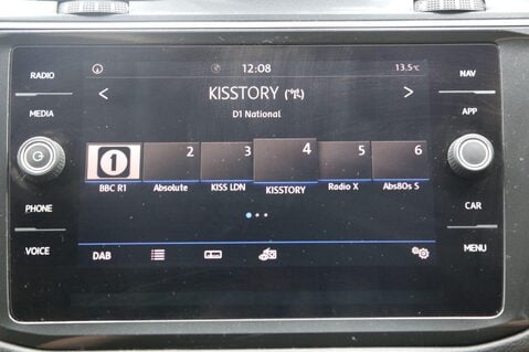 Volkswagen Tiguan SE NAV TSI 15