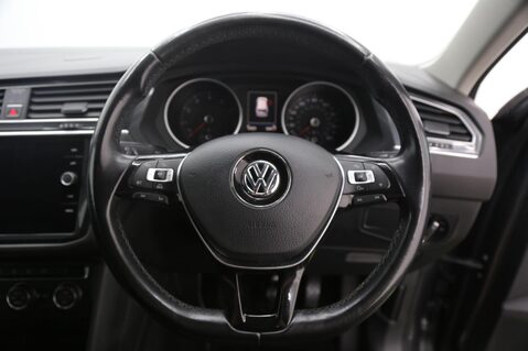 Volkswagen Tiguan SE NAV TSI 10
