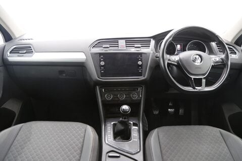 Volkswagen Tiguan SE NAV TSI 9