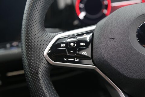 Volkswagen Golf GTD TDI DSG 11