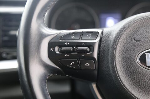 Kia Stonic MAXX 11