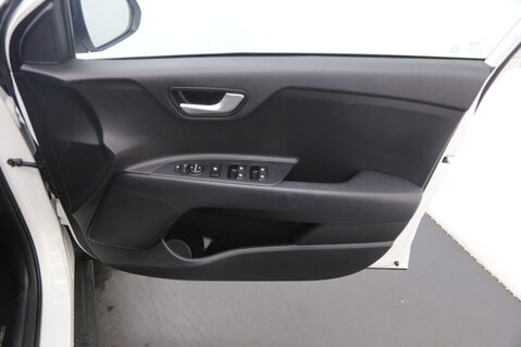 Kia Stonic MAXX 19