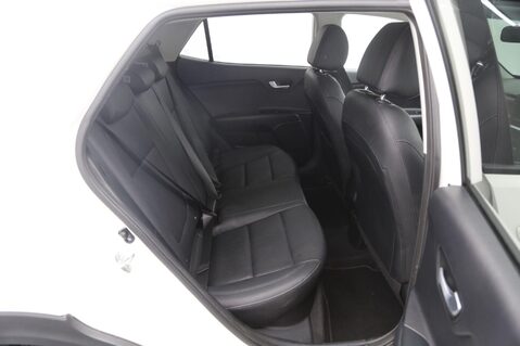 Kia Stonic MAXX 23