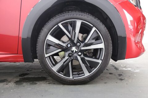 Peugeot 208 PURETECH GT S/S 27
