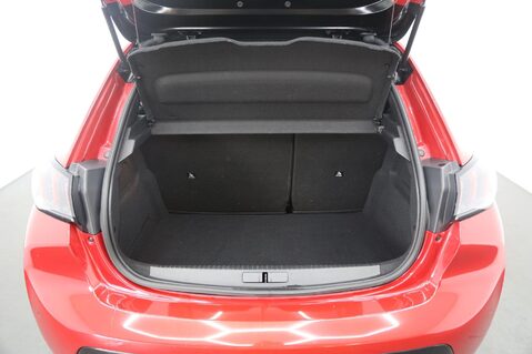 Peugeot 208 PURETECH GT S/S 26