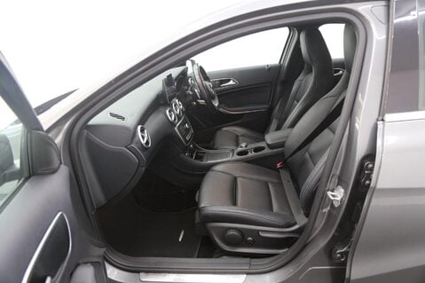 Mercedes-Benz A Class A 200 AMG LINE PREMIUM 23