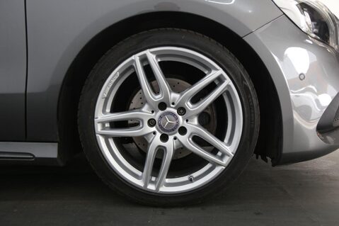 Mercedes-Benz A Class A 200 AMG LINE PREMIUM 27