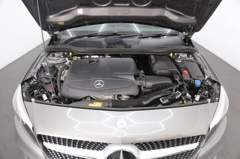 Mercedes-Benz A Class A 200 AMG LINE PREMIUM 28